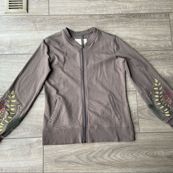 Evy’s  Tree The Alana Floral Embroidery Jacket - Picture 5 of 16